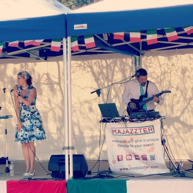 A brief extract from our #gig during the #festaitaliana at the #embassyofitaly in #canberra. In #march2020, before #covid19.
Minie is playing the #kazoo, a weird and funny instrument that gives a #vintage touch to our #electroswing.
Do you like it?

#italianembassycanberra #jazz #jazzduo #solamenevoperlacittà #perdutoamore #italian #swing #majazzter #majazzterduo #reviewgirl #parker